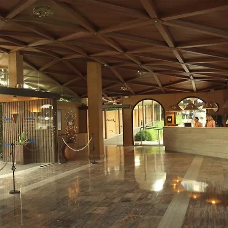 Luna Club Yoga & 4sup Hotel