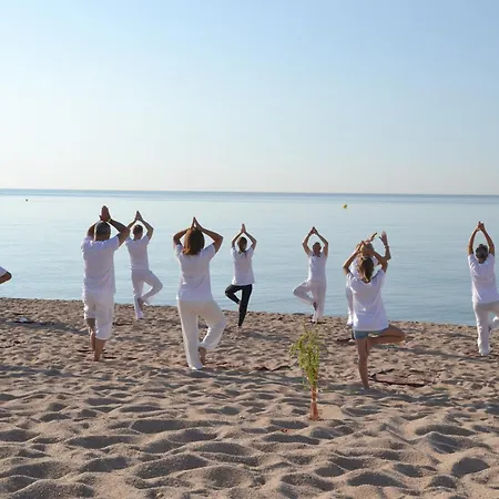 מלון Luna Club Yoga & 4sup 4*