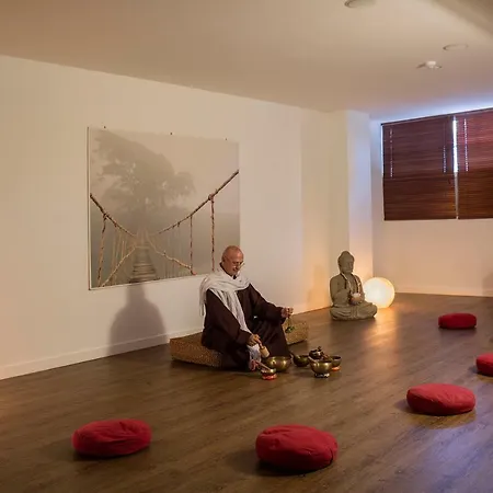 מלון Luna Club Yoga & 4sup 4*